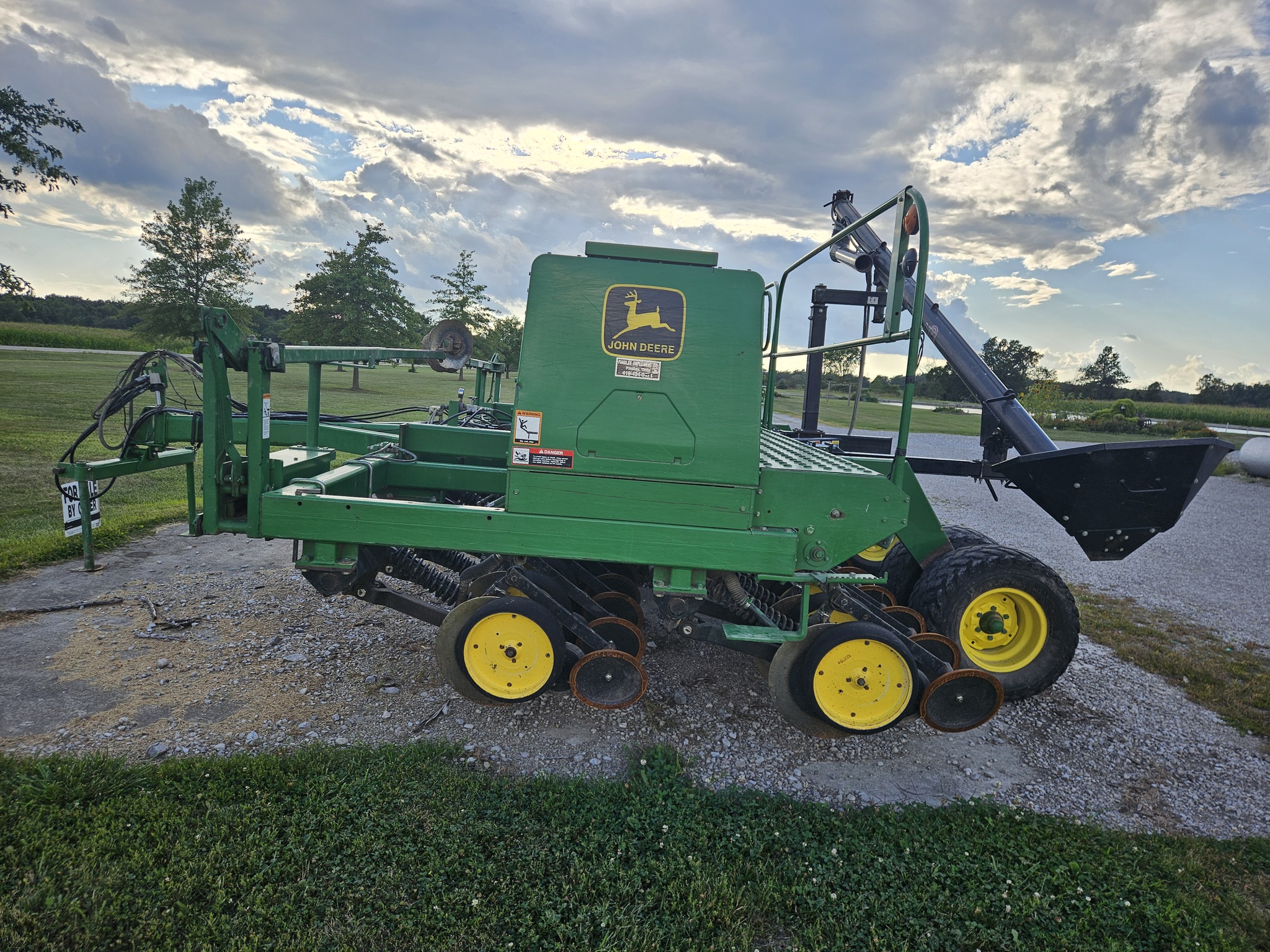 1997 John Deere 750 Image 9