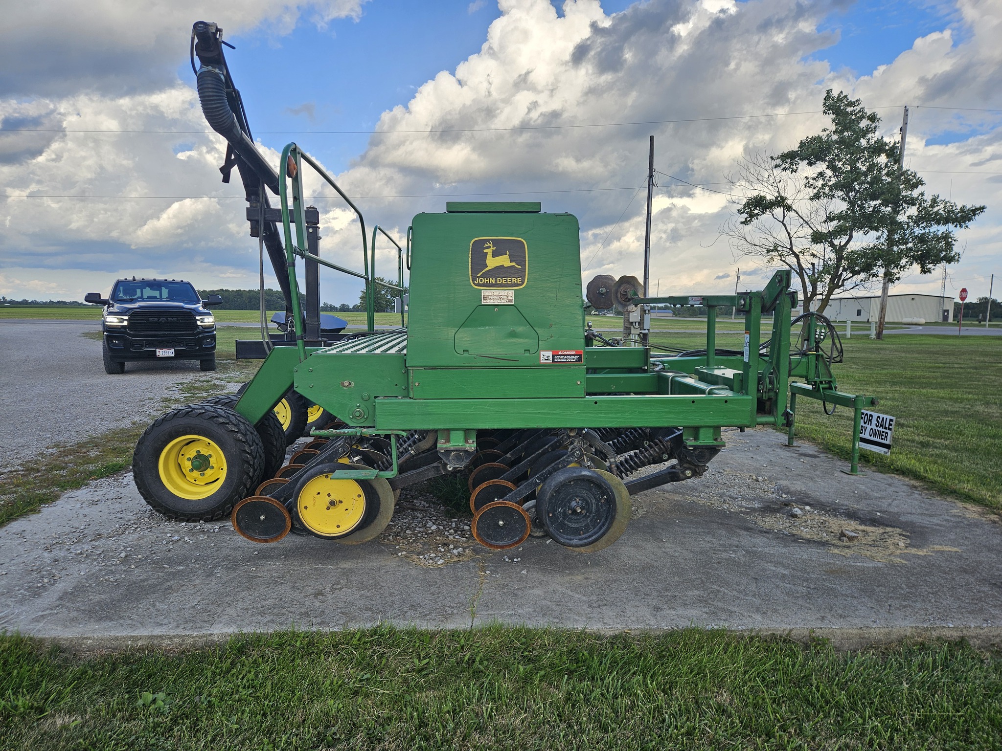 1997 John Deere 750 Image 11