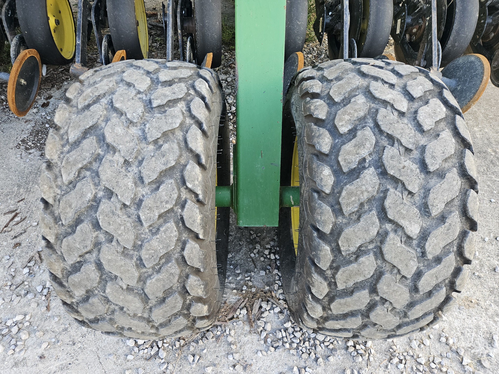 1997 John Deere 750 Image 23