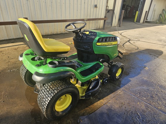 Photo of 2016 John Deere D130