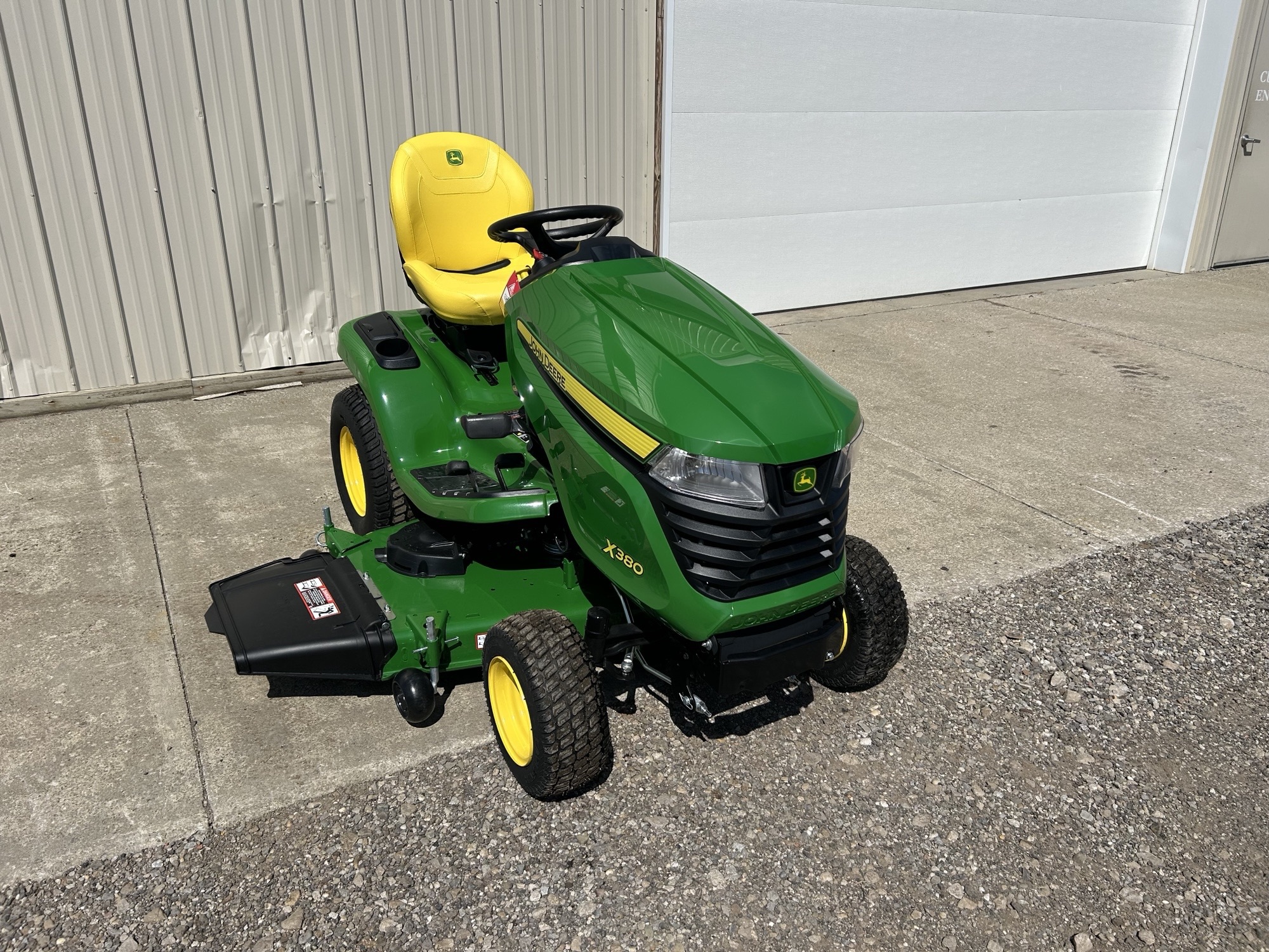 2025 John Deere X380 Image 3
