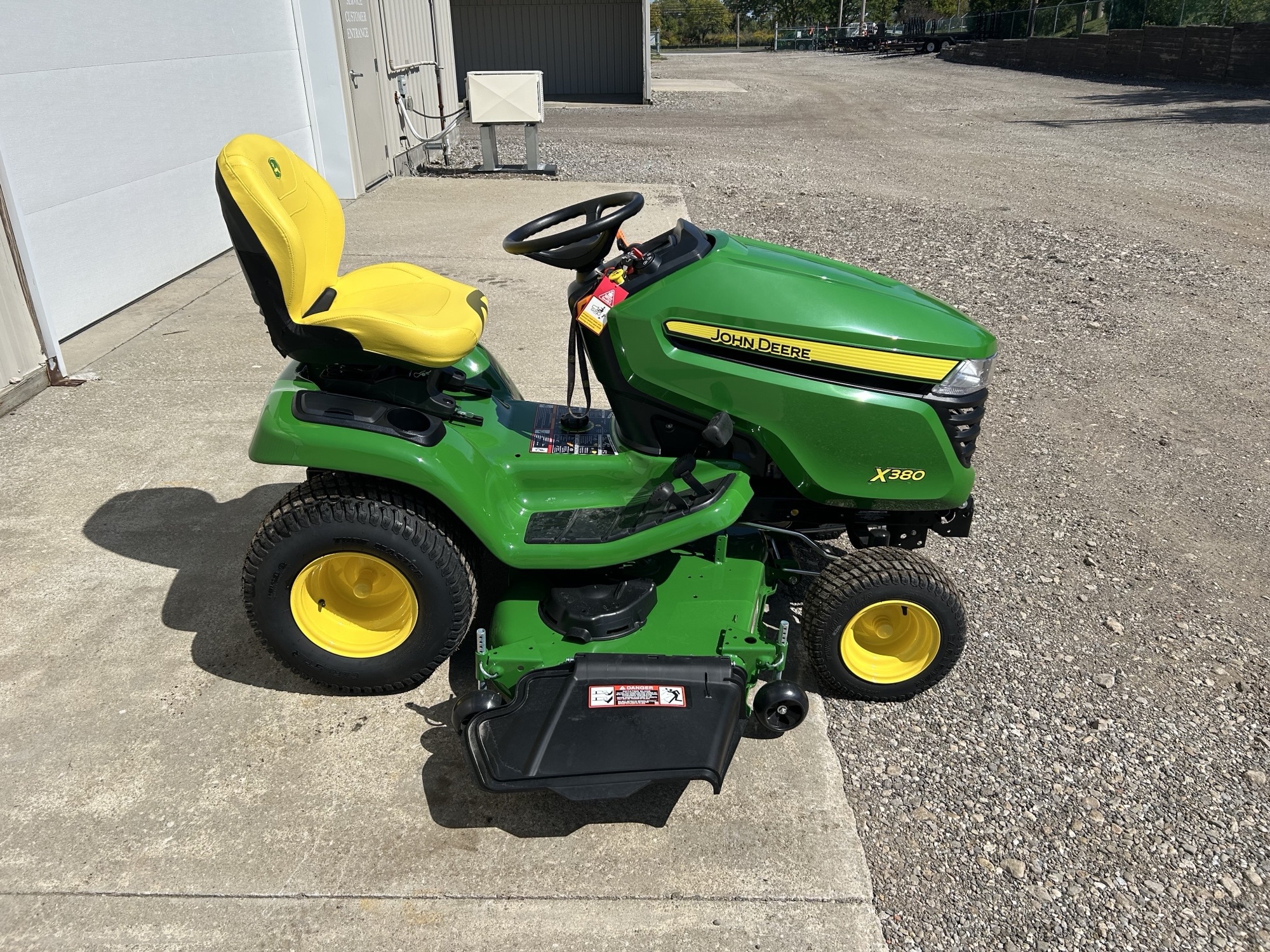 2025 John Deere X380 Image 7