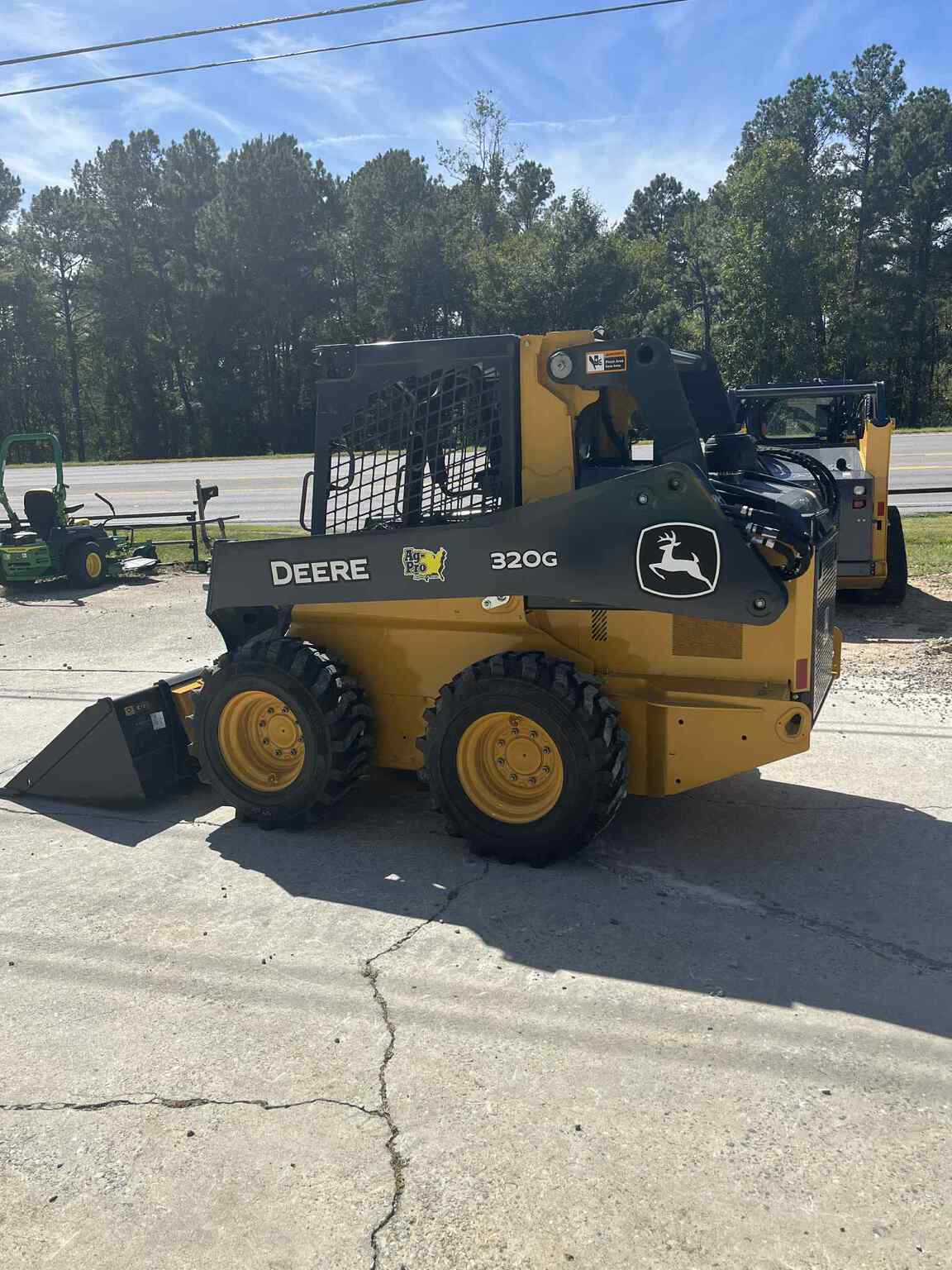 2025 John Deere 320G Image 4