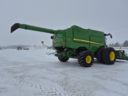 Used 2018 John Deere S780 Combines at Horizon Ag & Turf in St. Paul, AB - Photo3