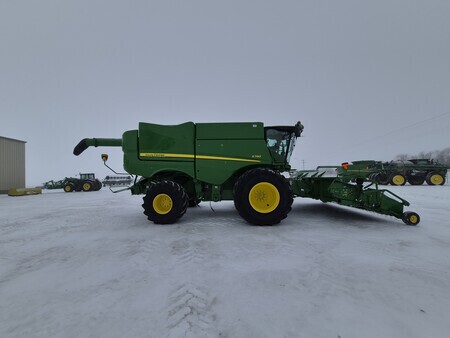 Used 2018 John Deere S780 Combines at Horizon Ag & Turf in St. Paul, AB - Photo5