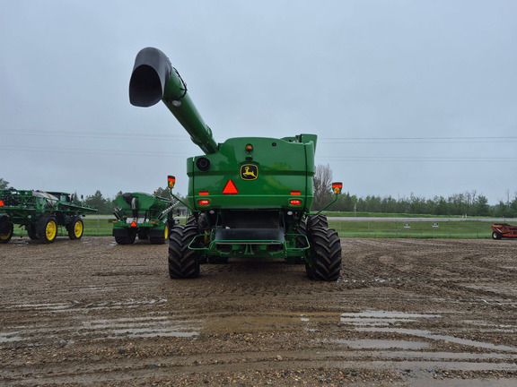 Used 2018 John Deere S780 Combines at Horizon Ag & Turf in St. Paul, AB - Photo8