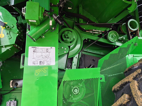 Used 2018 John Deere S780 Combines at Horizon Ag & Turf in St. Paul, AB - Photo9