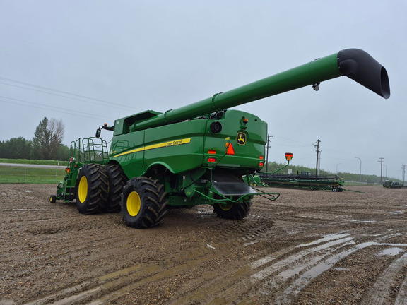 Used 2018 John Deere S780 Combines at Horizon Ag & Turf in St. Paul, AB - Photo4