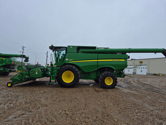 Used 2018 John Deere S780 Combines at Horizon Ag & Turf in St. Paul, AB - Photo5