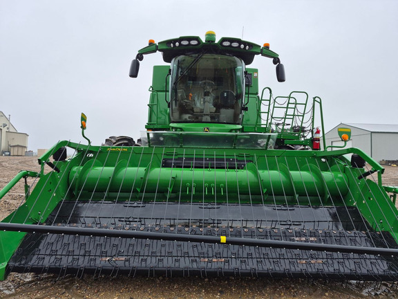 Used 2018 John Deere S780 Combines at Horizon Ag & Turf in St. Paul, AB - Photo6