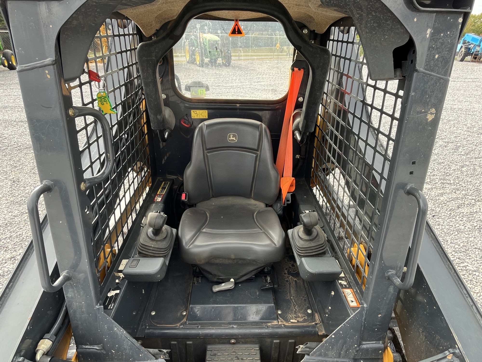 2023 John Deere 317G Image 6