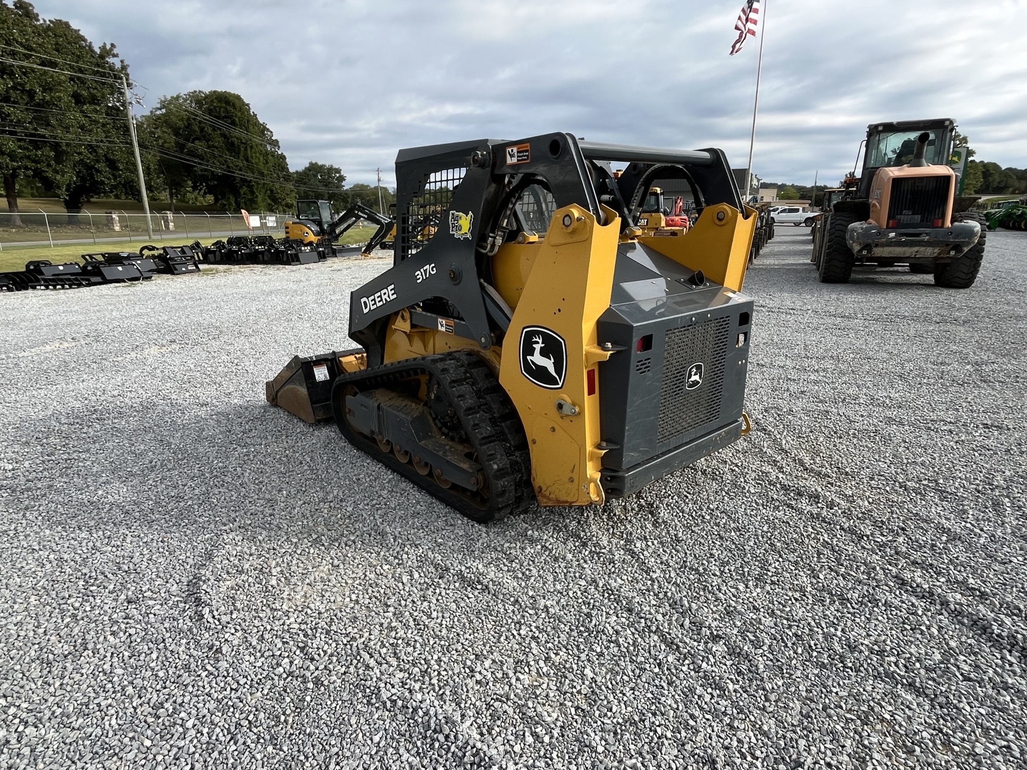 2023 John Deere 317G Image 3