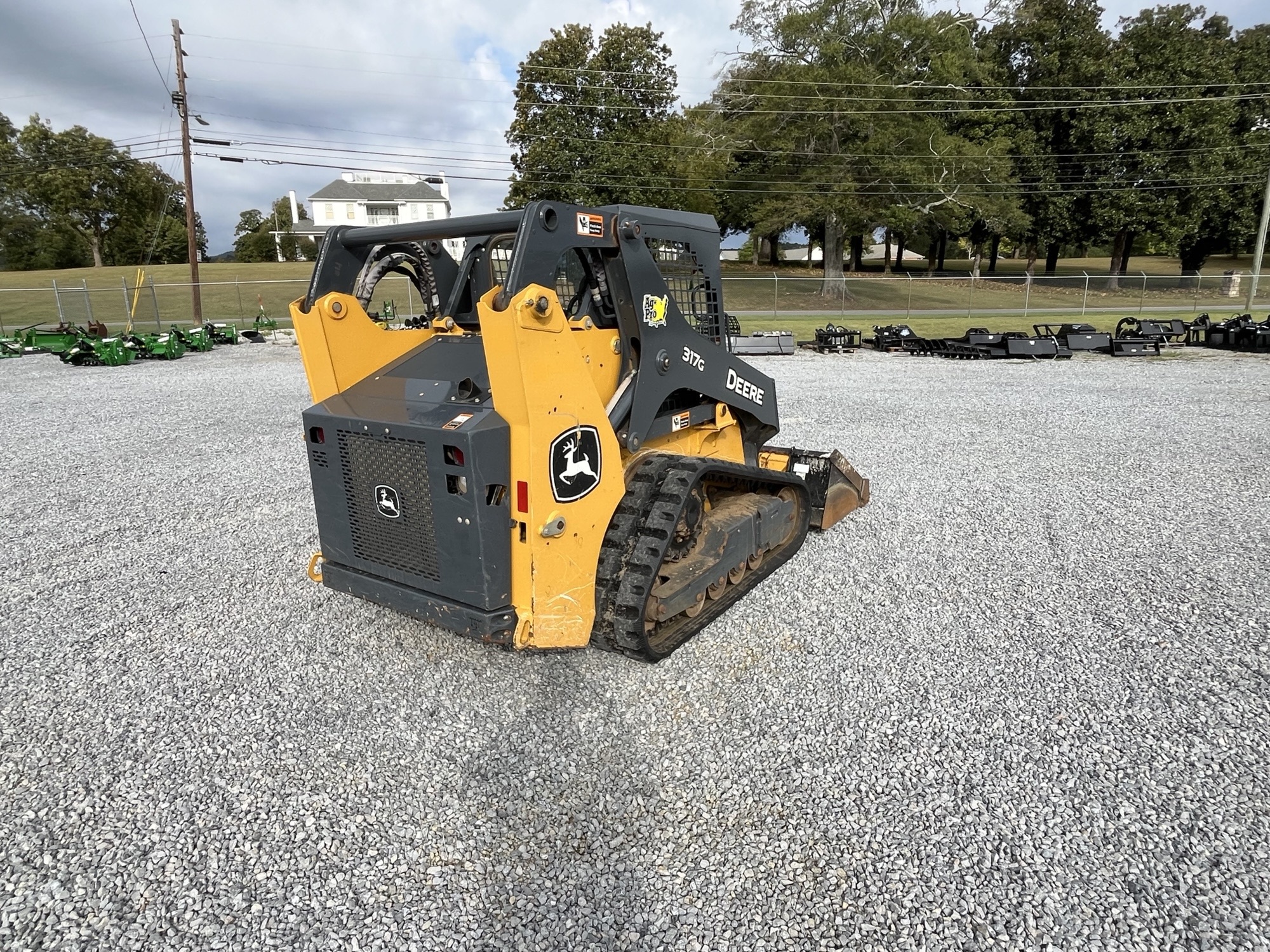 2023 John Deere 317G Image 4