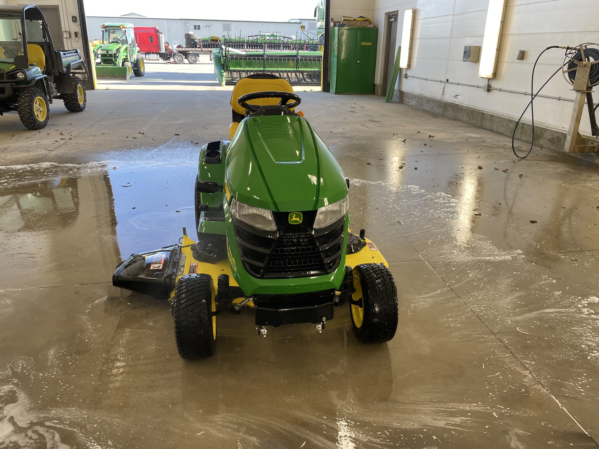 2016 John Deere X380 Image 2