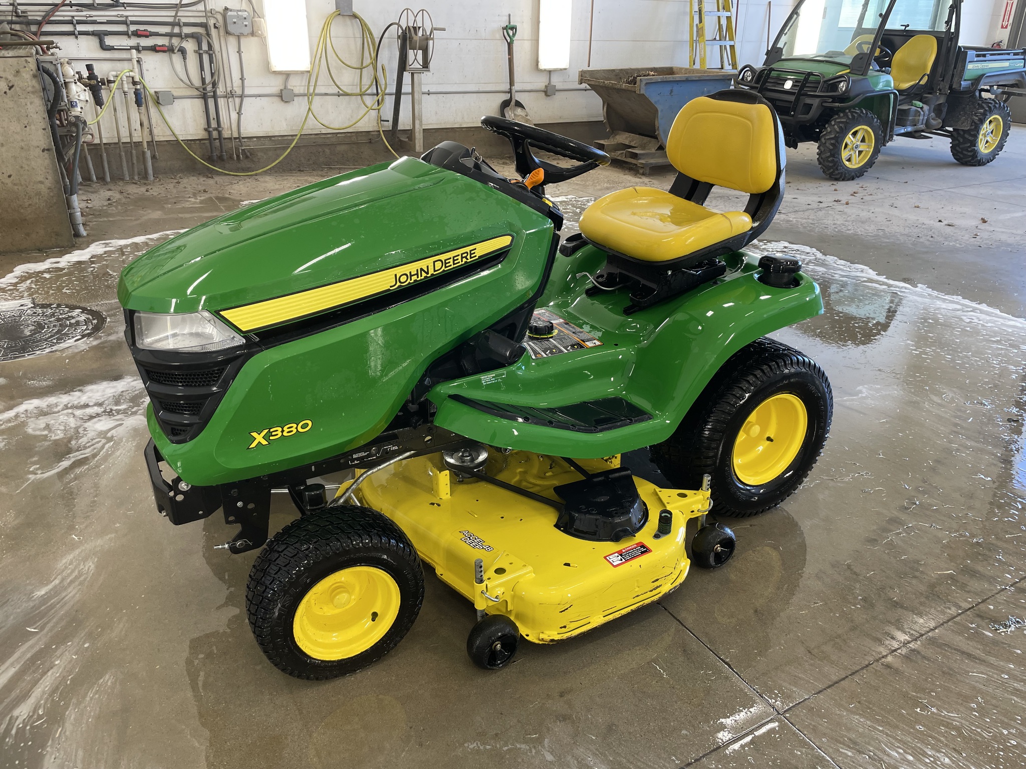 2016 John Deere X380 Image 4