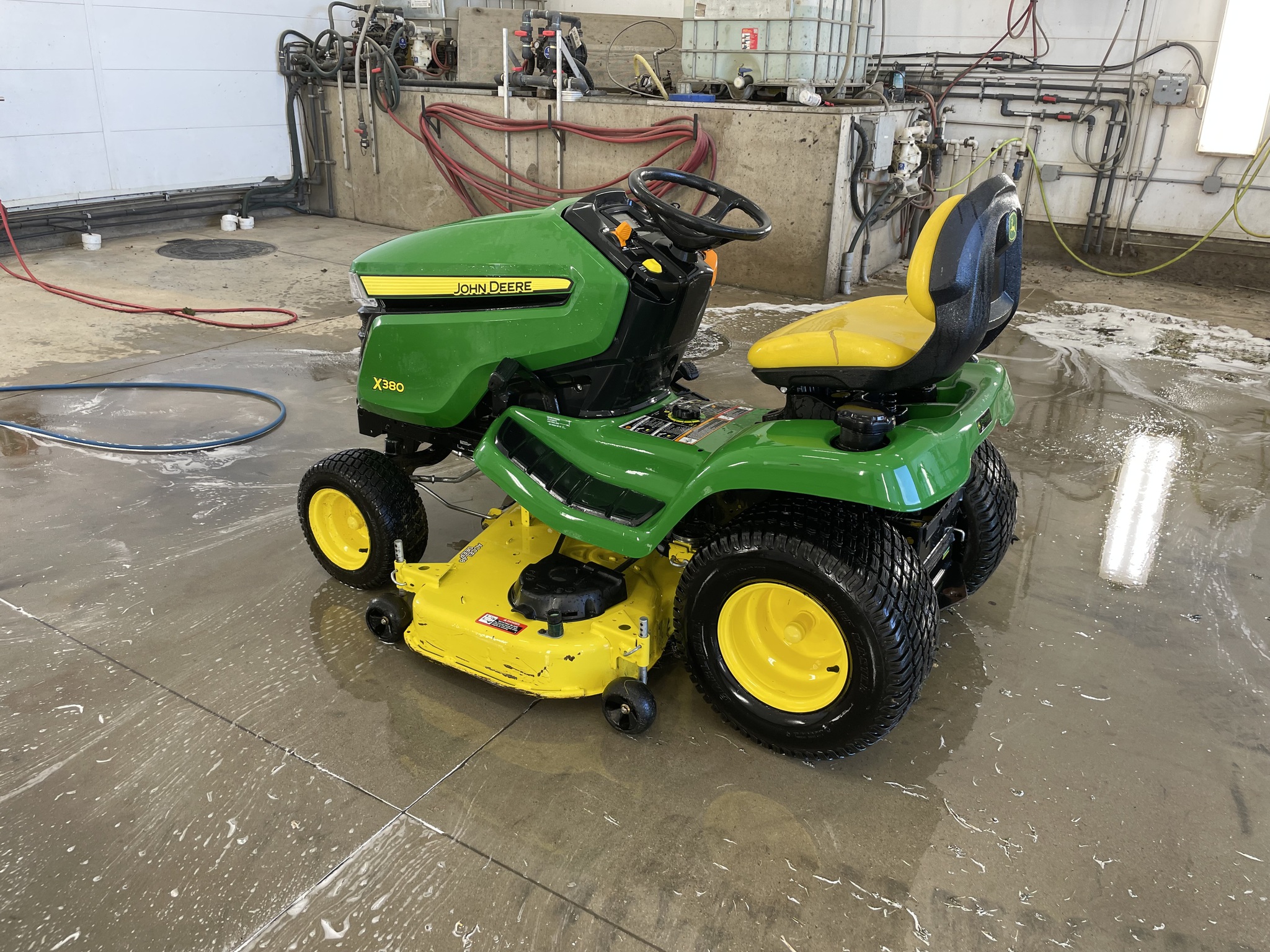 2016 John Deere X380 Image 5