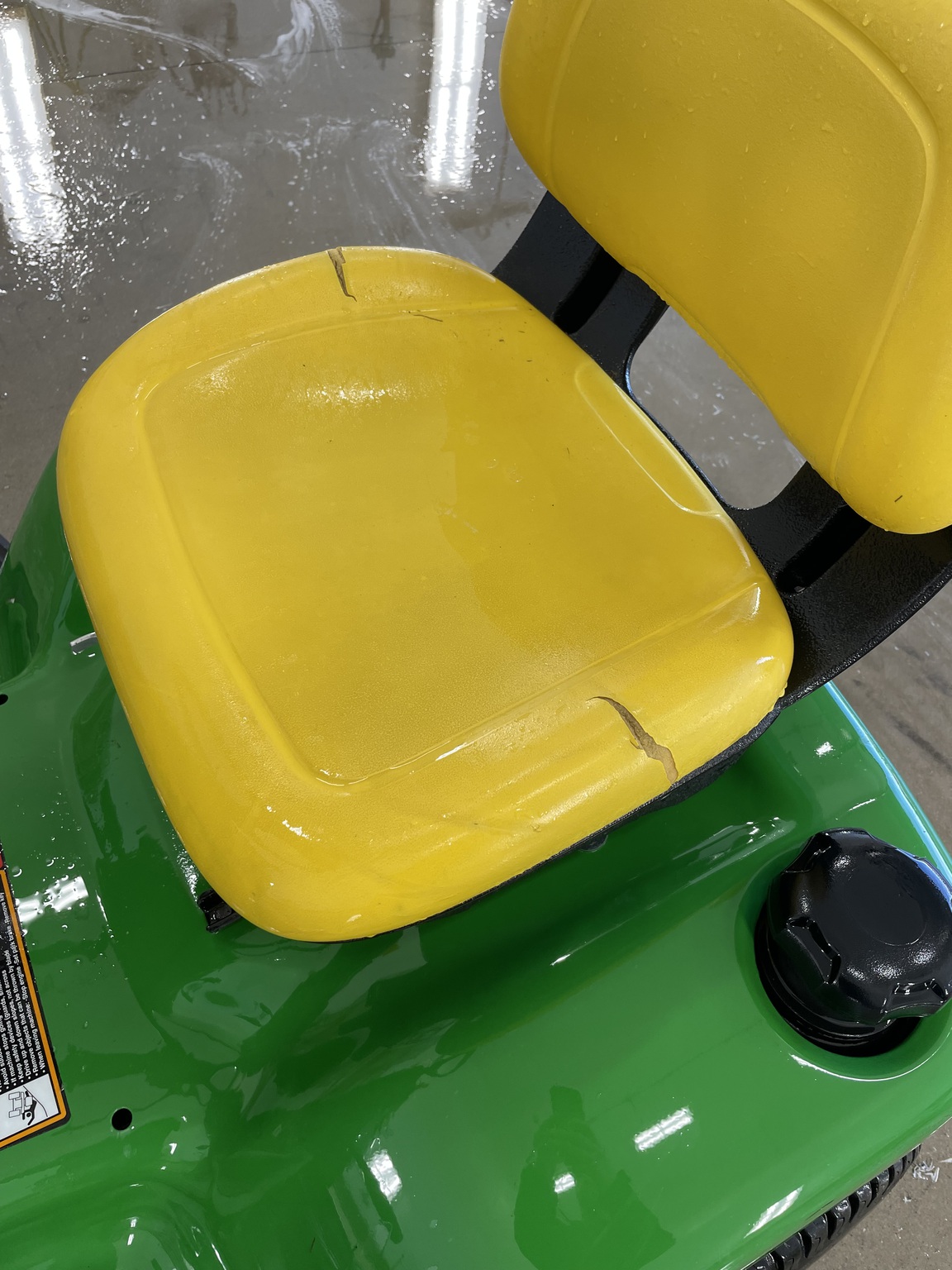 2016 John Deere X380 Image 7