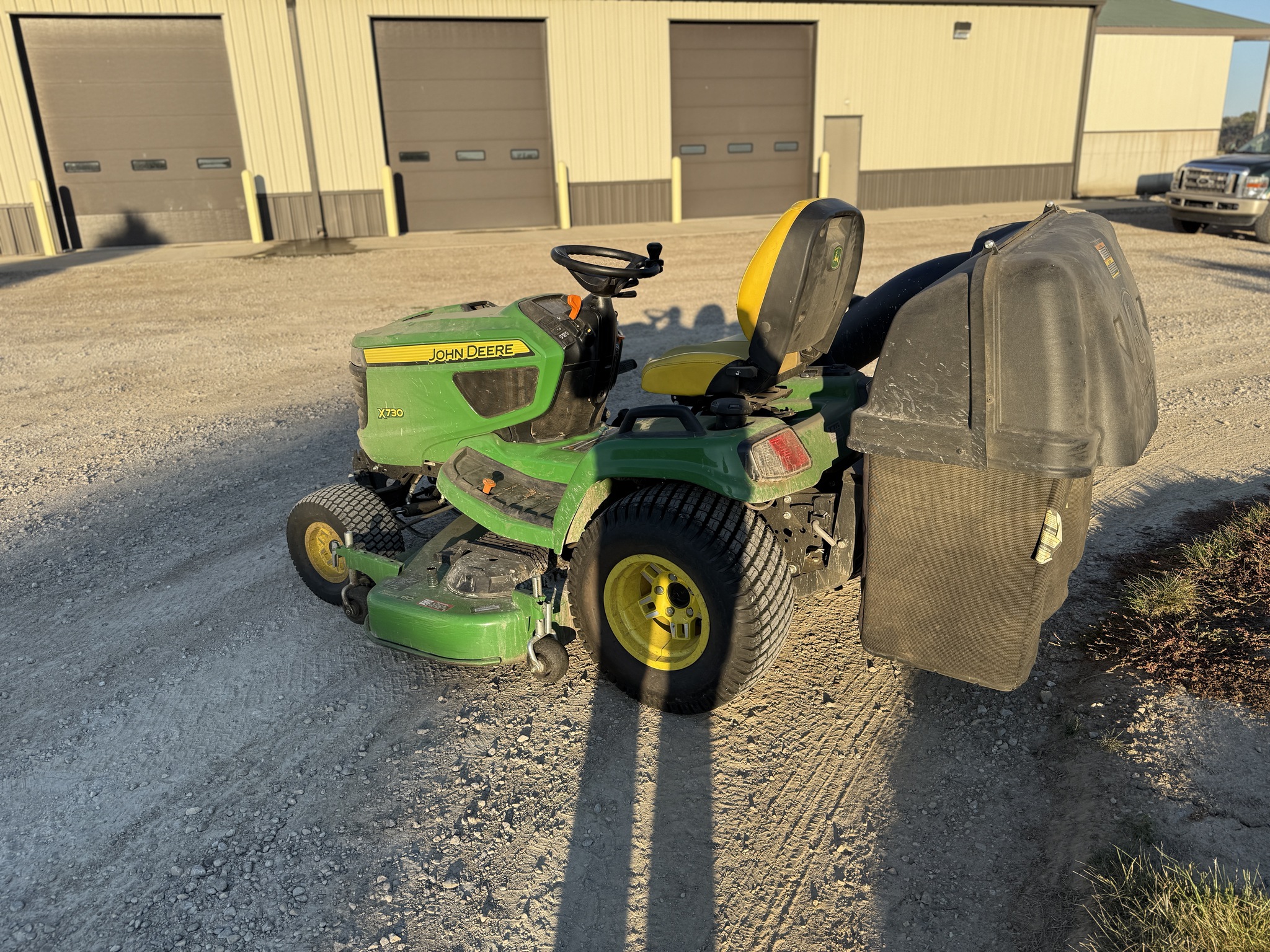 2023 John Deere X730 Image 4