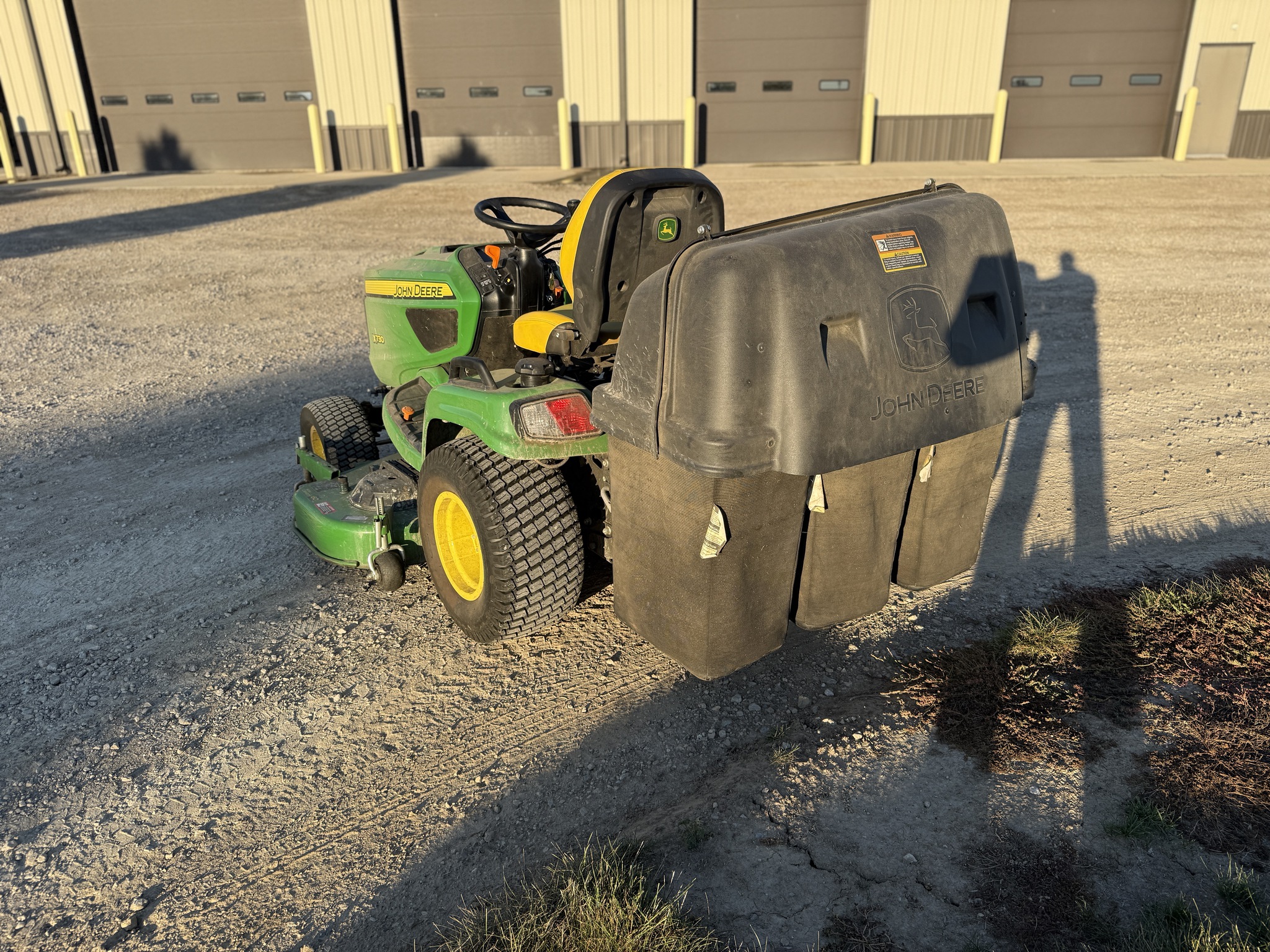 2023 John Deere X730 Image 5