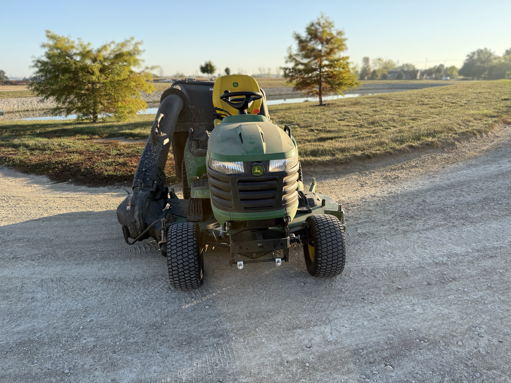 2023 John Deere X730 Image 12