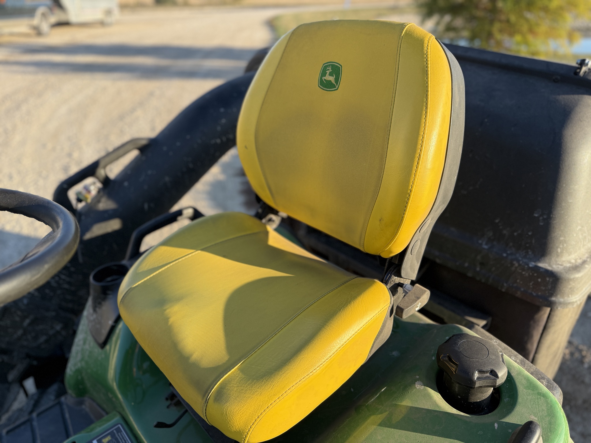 2023 John Deere X730 Image 13