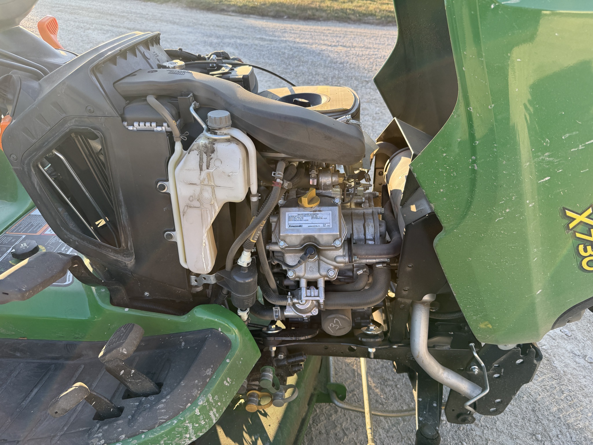 2023 John Deere X730 Image 15