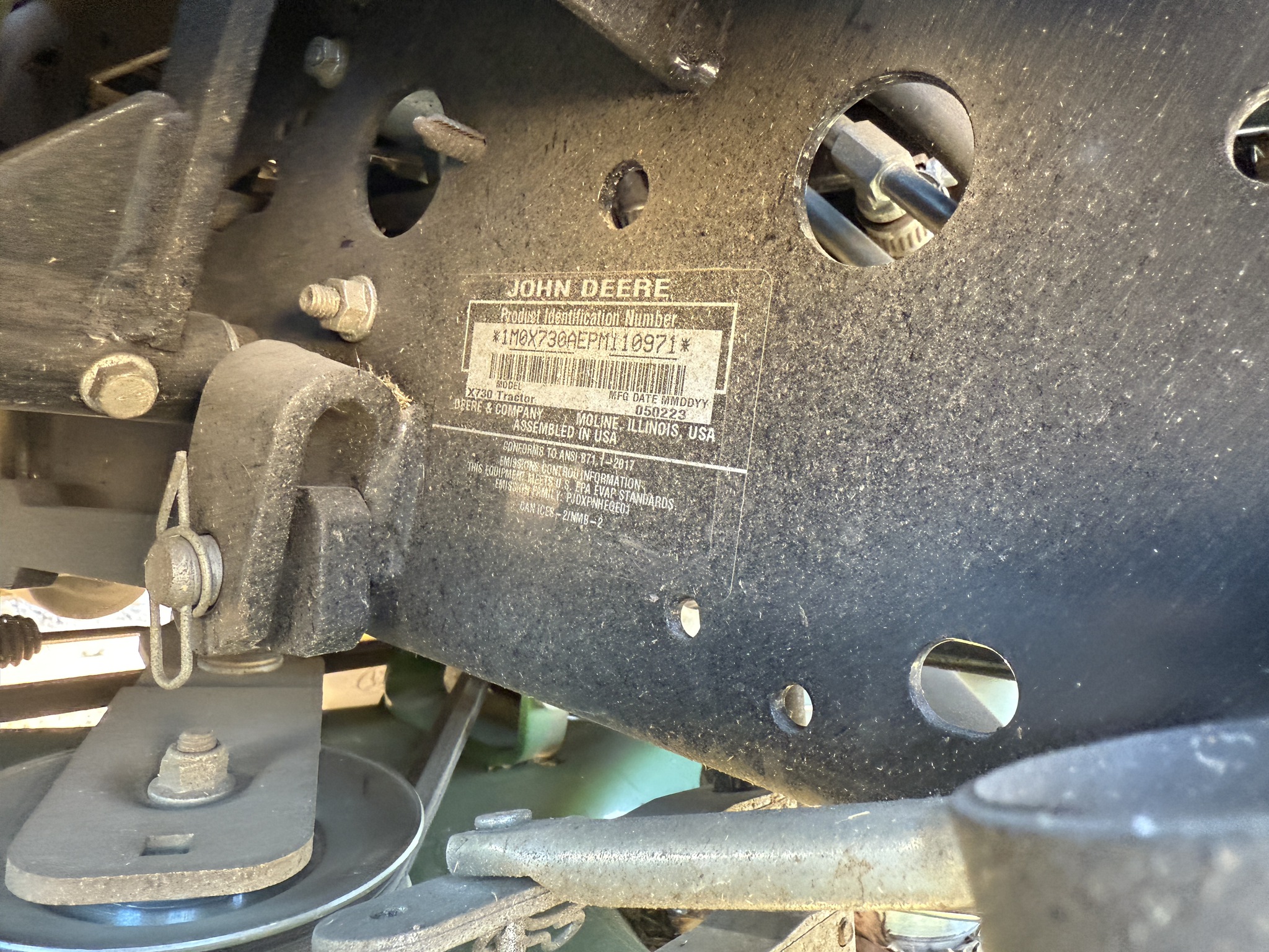 2023 John Deere X730 Image 16