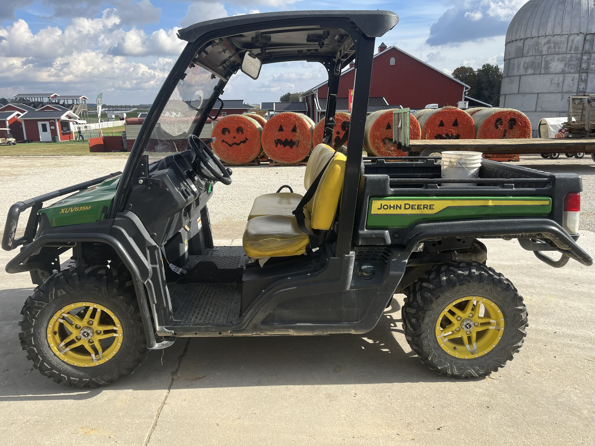 2021 John Deere XUV 835M Image 2