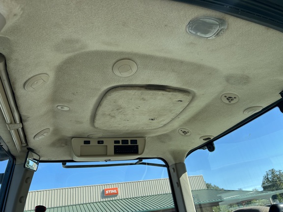 2014 John Deere 7210R Photo 7