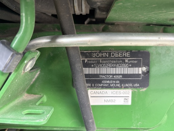 2019 John Deere 4052R - Photo11