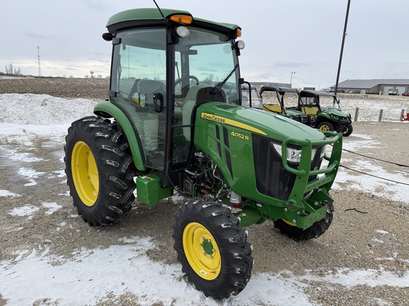 2019 John Deere 4052R - Photo2