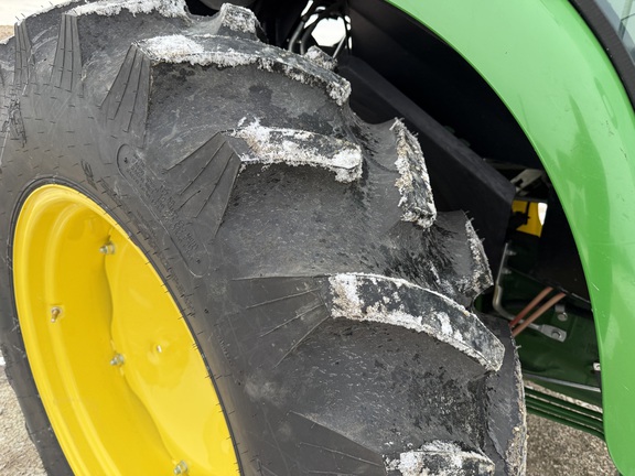 2019 John Deere 4052R - Photo6