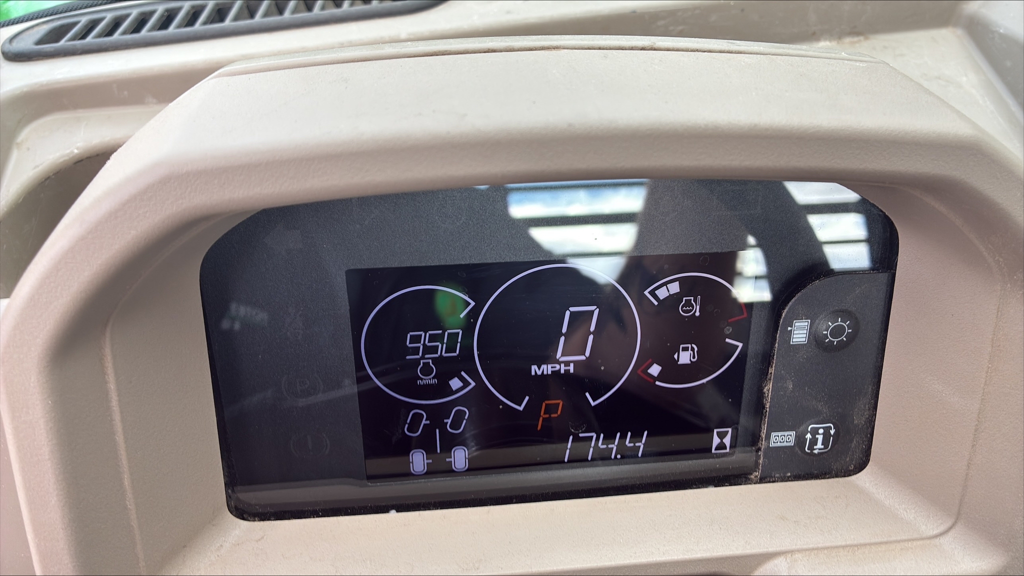 2025 John Deere 845R Image 6