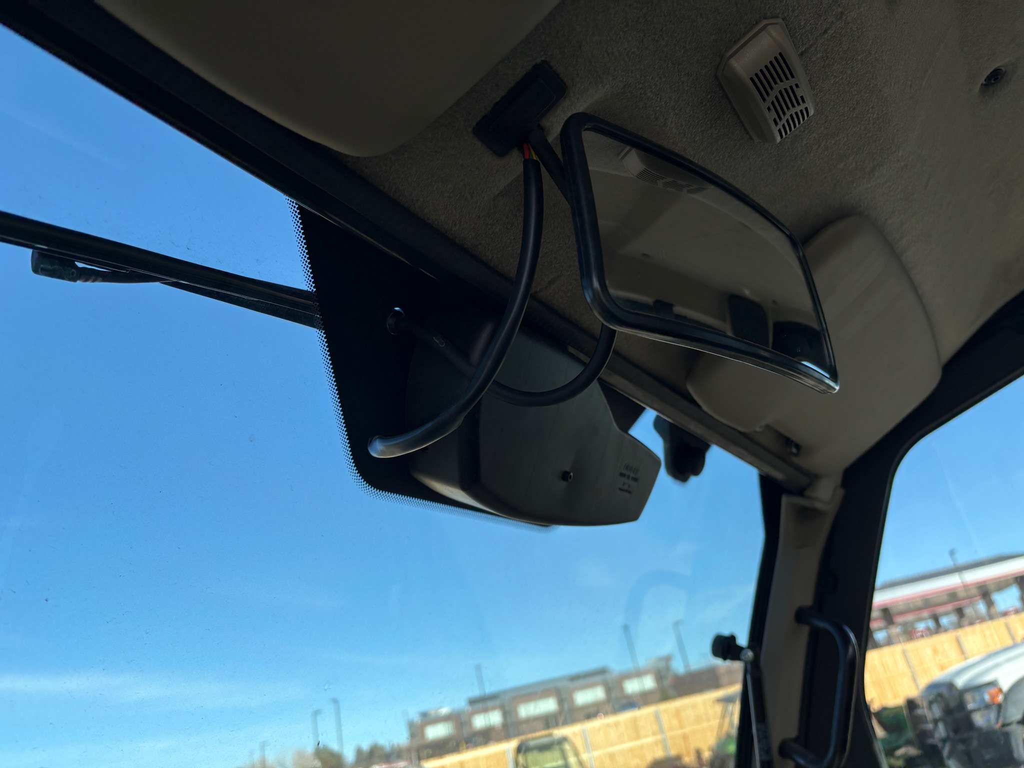 2025 John Deere 845R Image 10