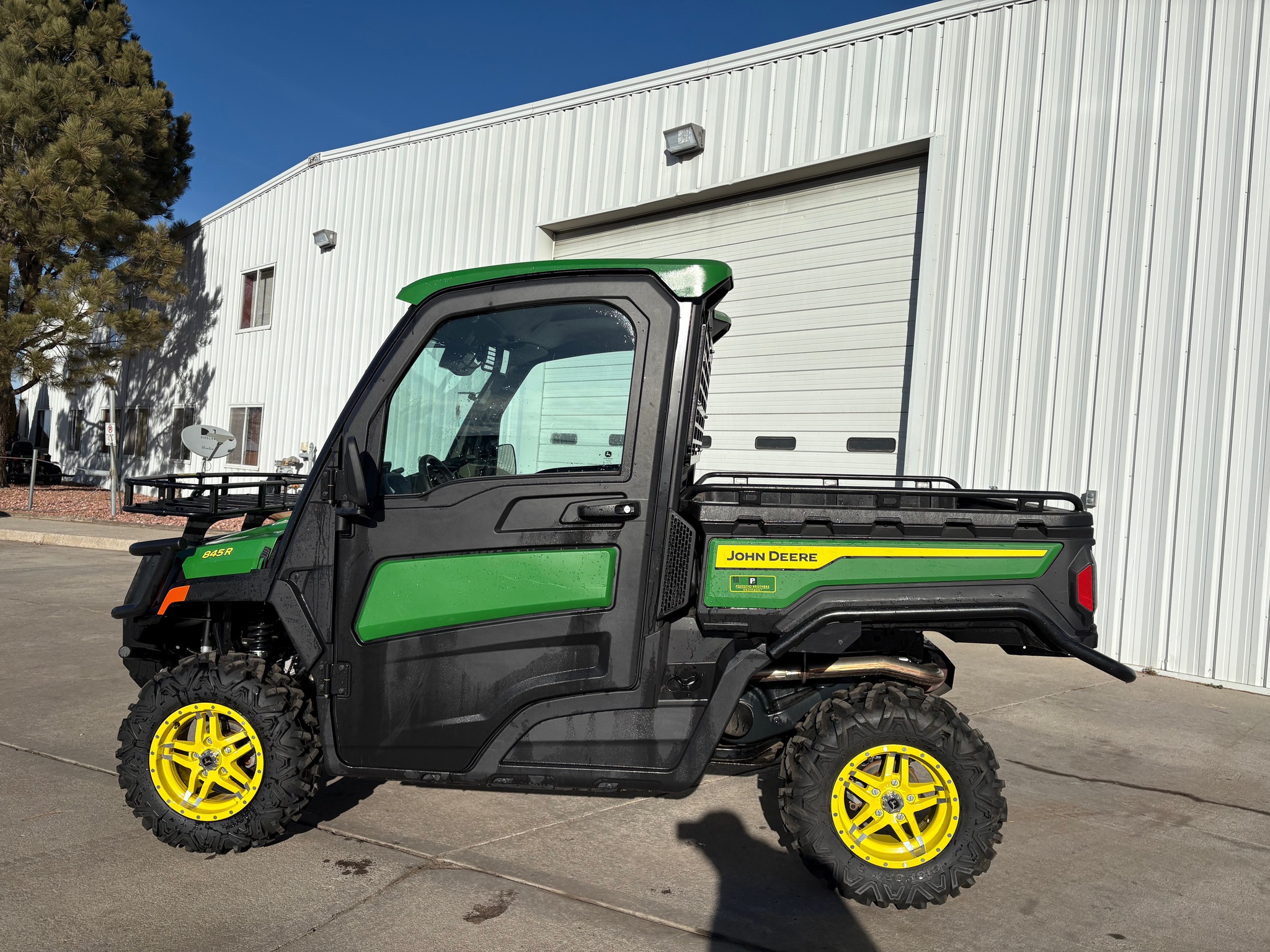 2025 John Deere 845R Image 14