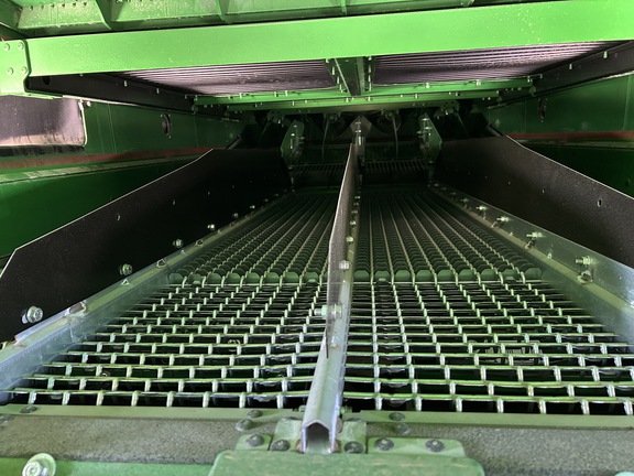 Used 2025 John Deere S7 900 Combines at Horizon Ag & Turf in Lloydminster, AB - Photo12