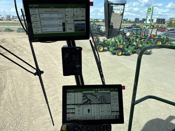 Used 2025 John Deere S7 900 Combines at Horizon Ag & Turf in Lloydminster, AB - Photo16