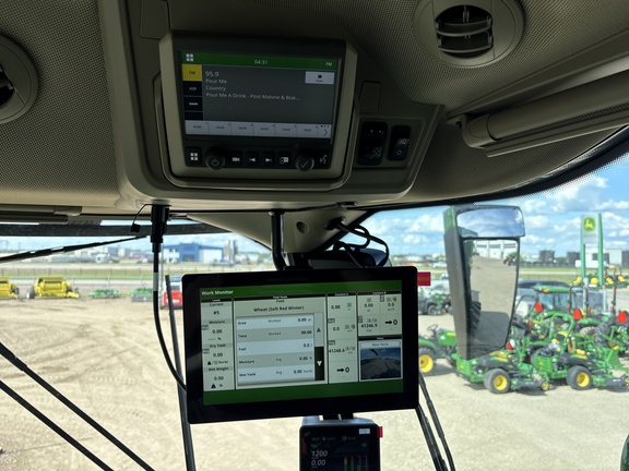 Used 2025 John Deere S7 900 Combines at Horizon Ag & Turf in Lloydminster, AB - Photo15