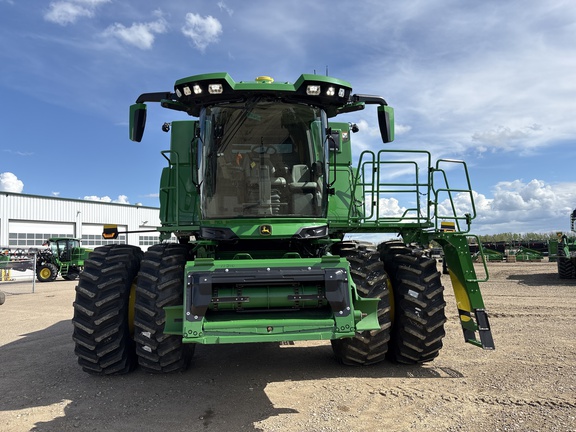 Used 2025 John Deere S7 900 Combines at Horizon Ag & Turf in Lloydminster, AB - Photo3