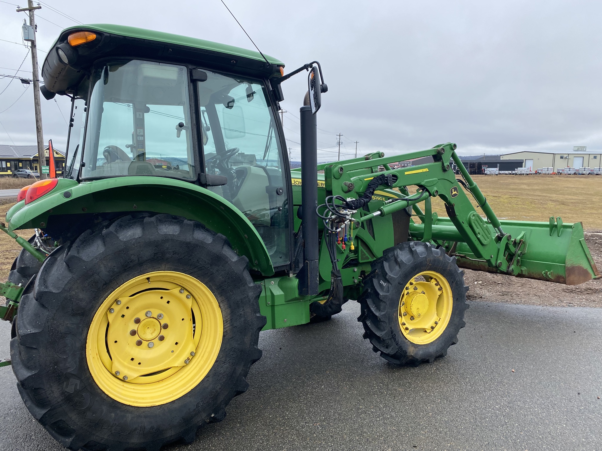 2019 John Deere 5090E Image 9