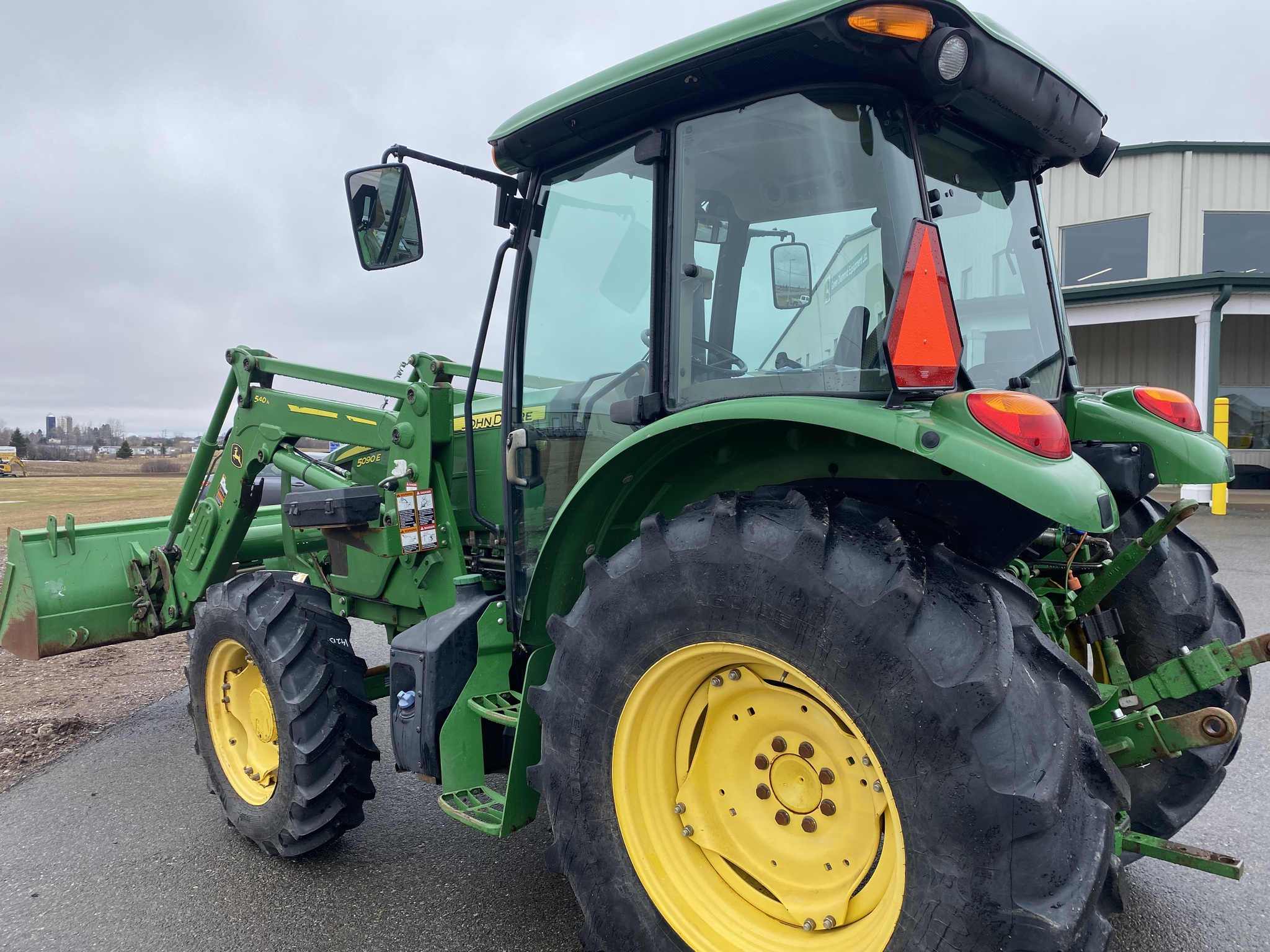 2019 John Deere 5090E Image 3