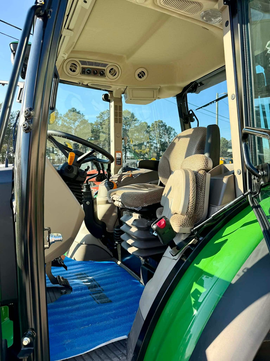 2025 John Deere 5105M Image 9