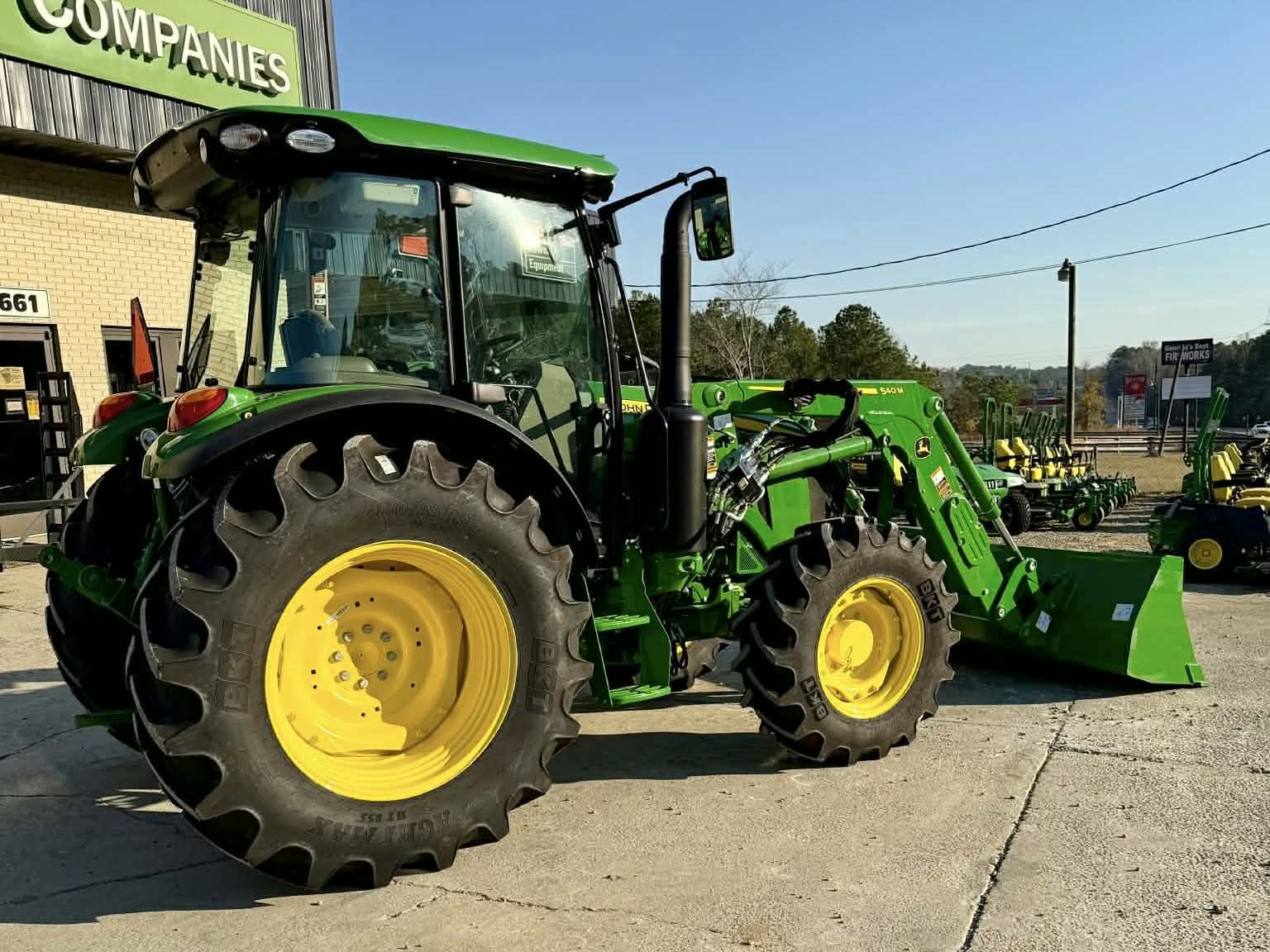 2025 John Deere 5105M Image 8
