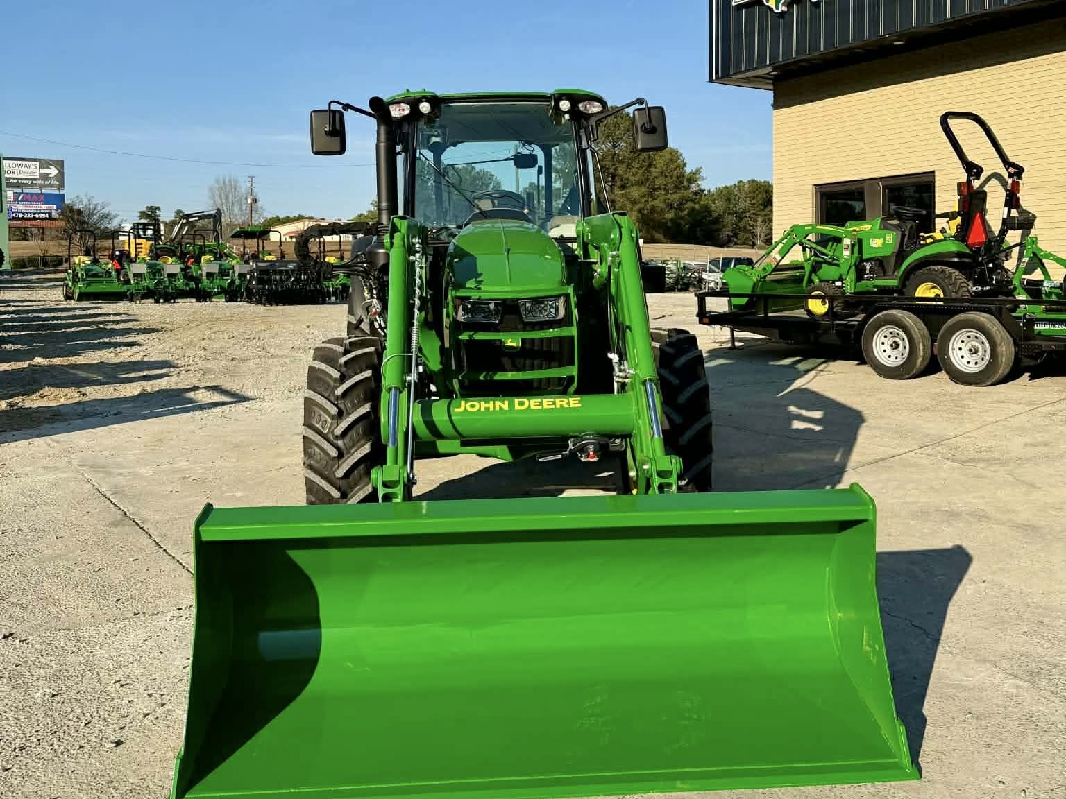 2025 John Deere 5105M Image 2