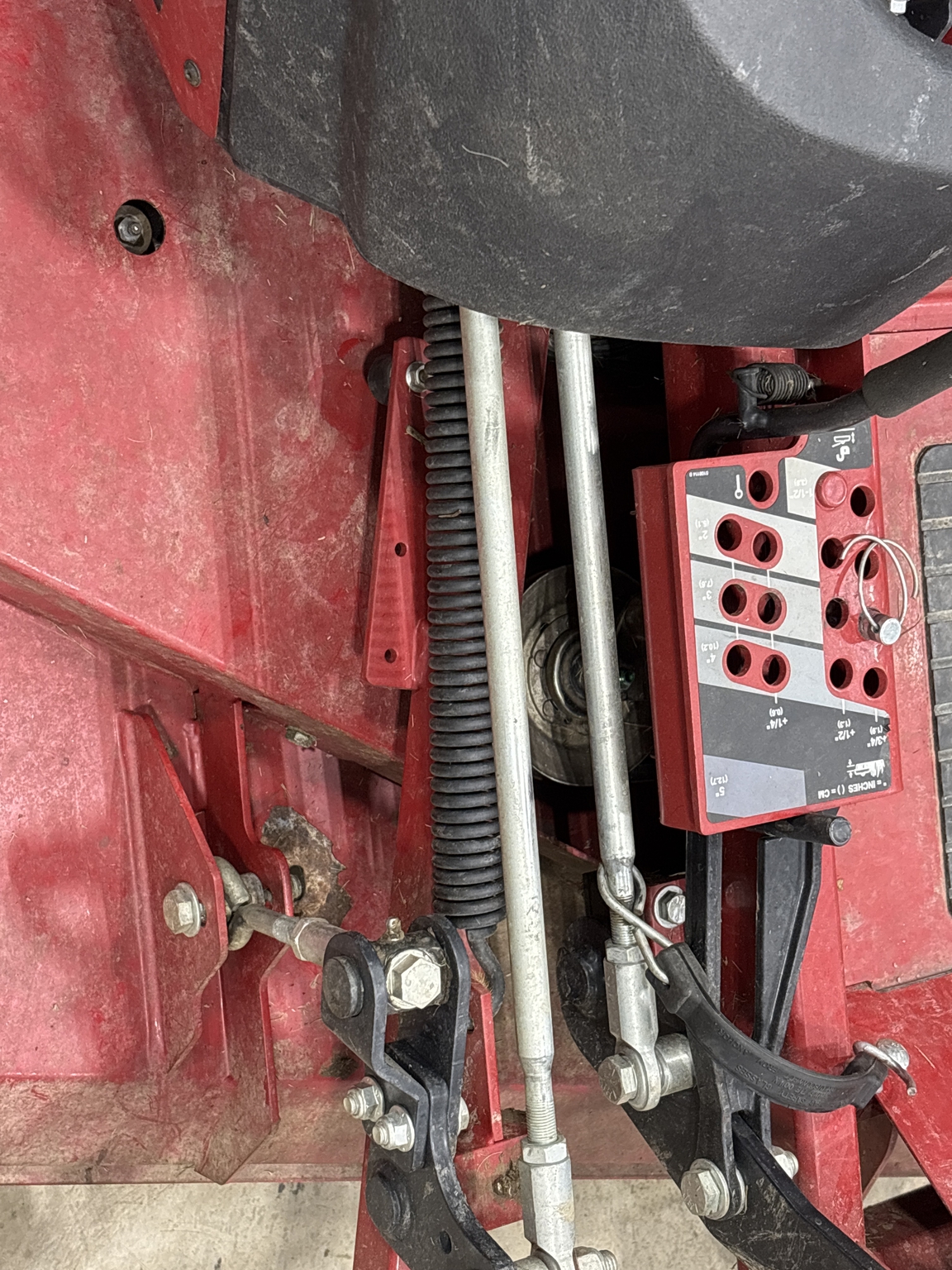 Used 2022 Ferris ISX3300 38 Zero Turn Mowers at Koenig Equipment in Greenville, OH - PhotoXL11