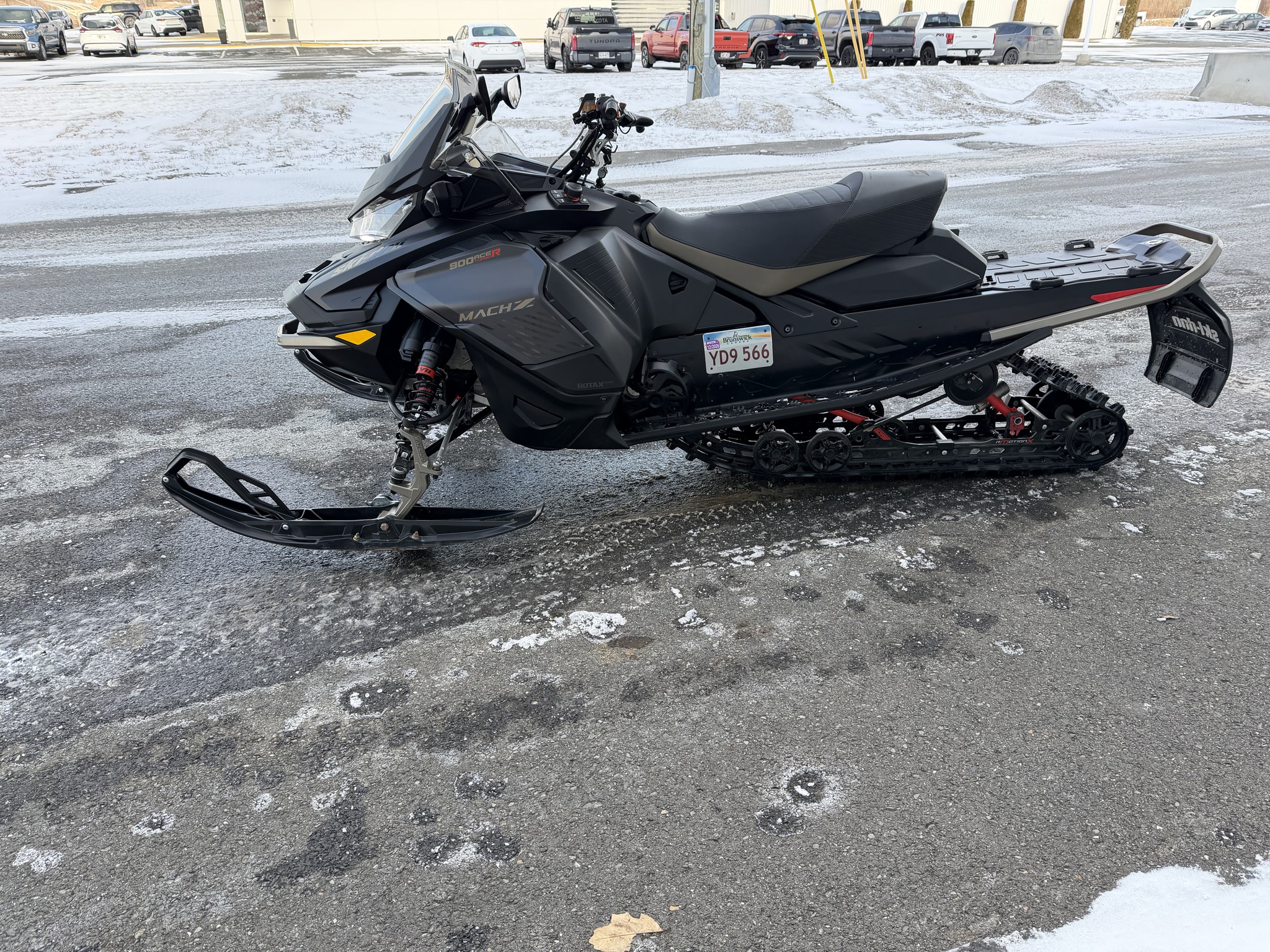 2022 Ski Doo Mach Z 900 turbo R Image 1