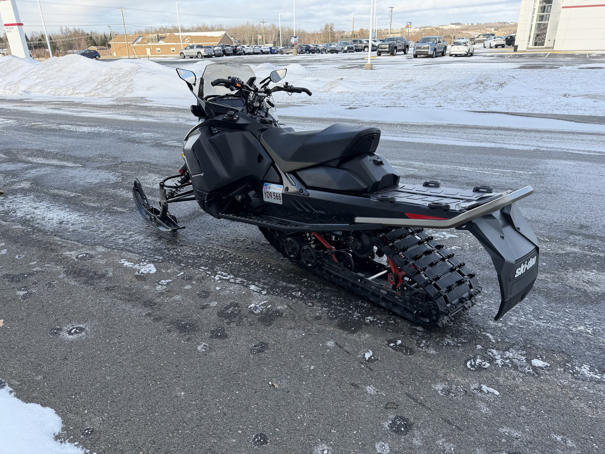 2022 Ski Doo Mach Z 900 turbo R Image 2