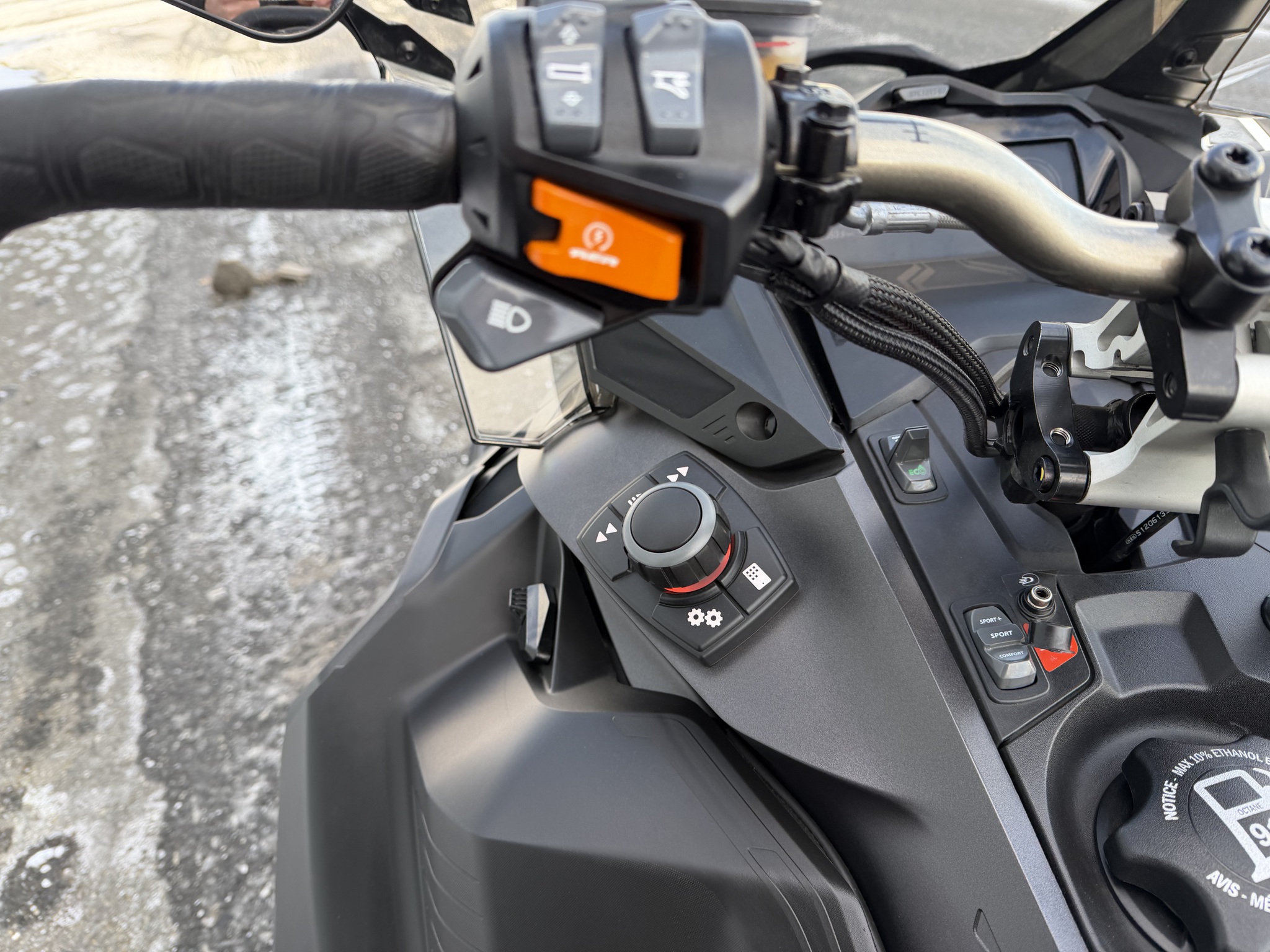 2022 Ski Doo Mach Z 900 turbo R Image 8