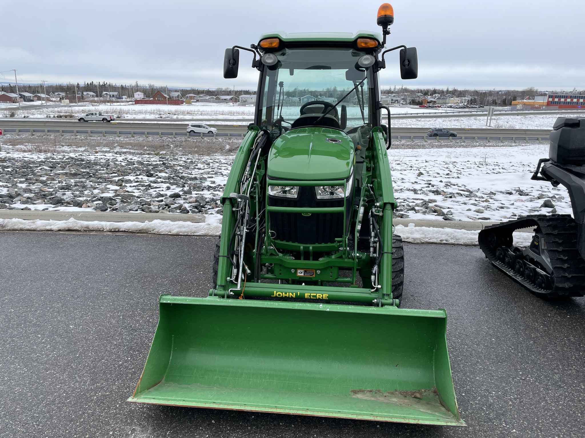2022 John Deere 3039R Image 8