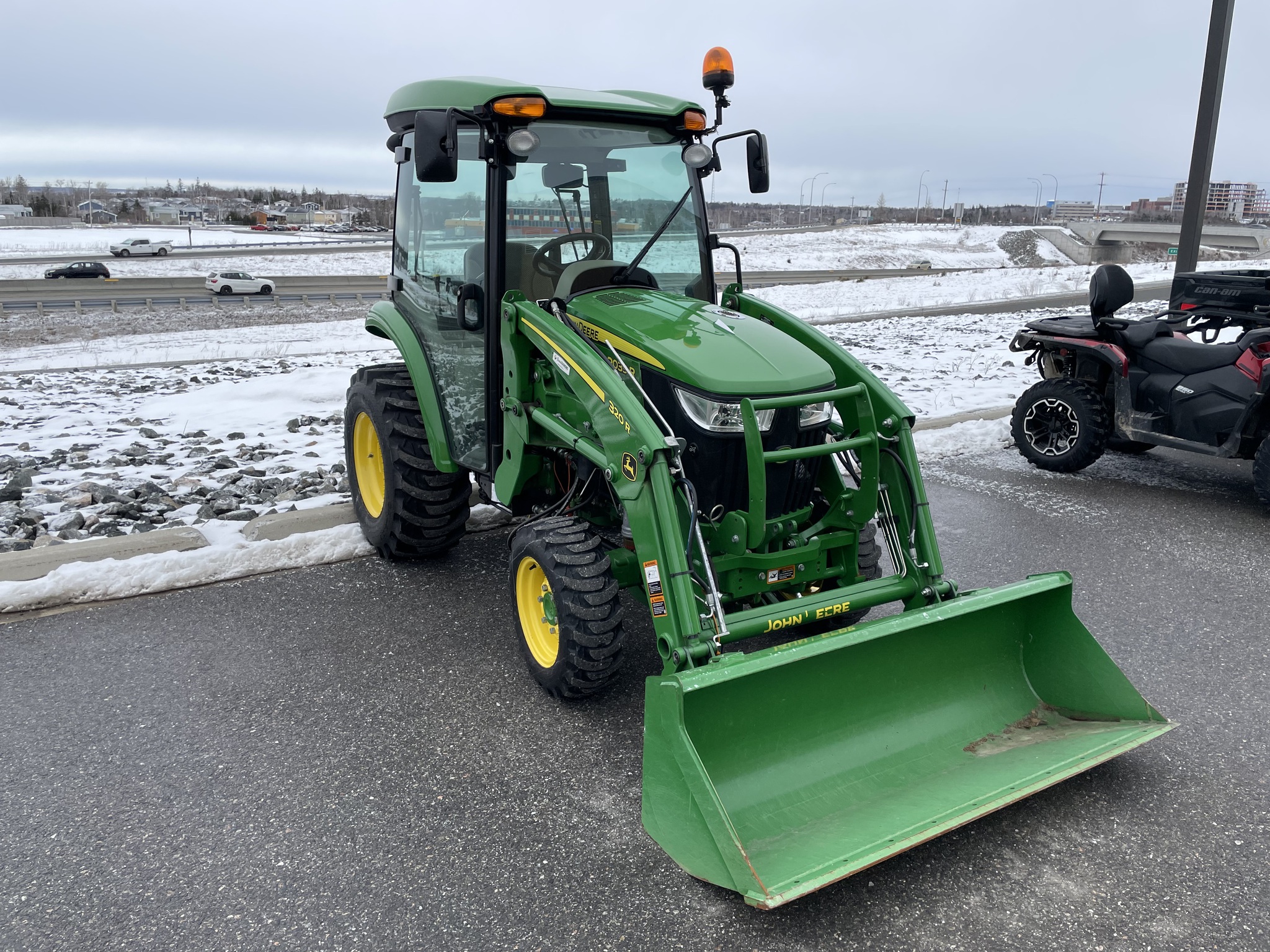 2022 John Deere 3039R Image 6